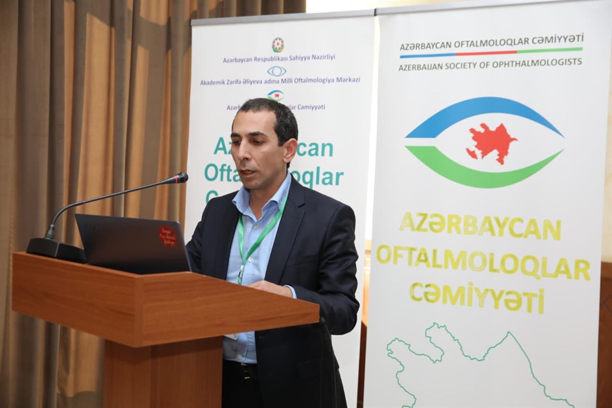 Dr. Qafar Tağıyev Azərbaycan Oftalmoloqlar Cəmiyyətinin regional konfransında çıxış edərkən
